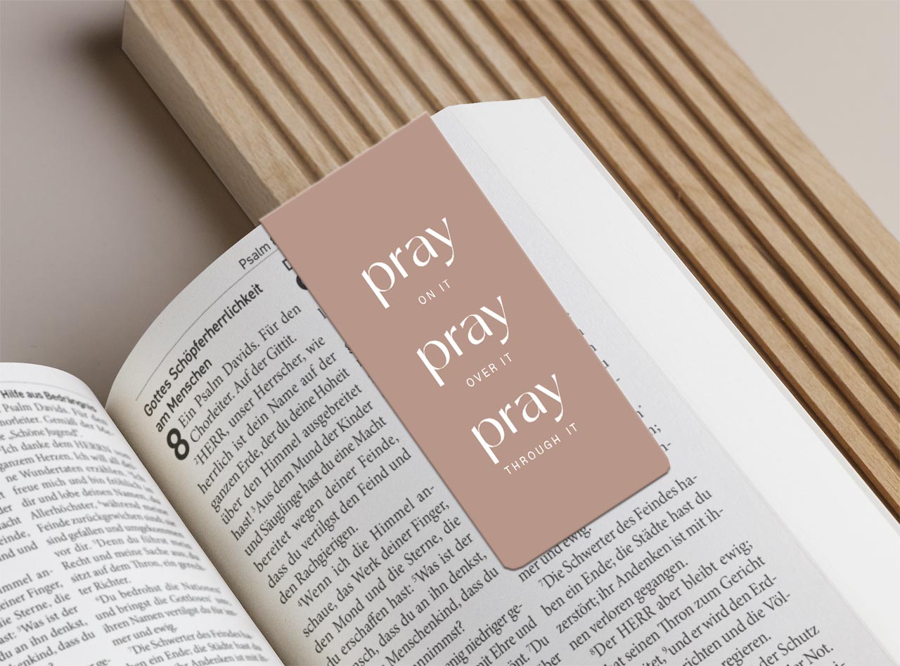 Magnetlesezeichen Pray on it -  (4,5 x 9,5 cm)