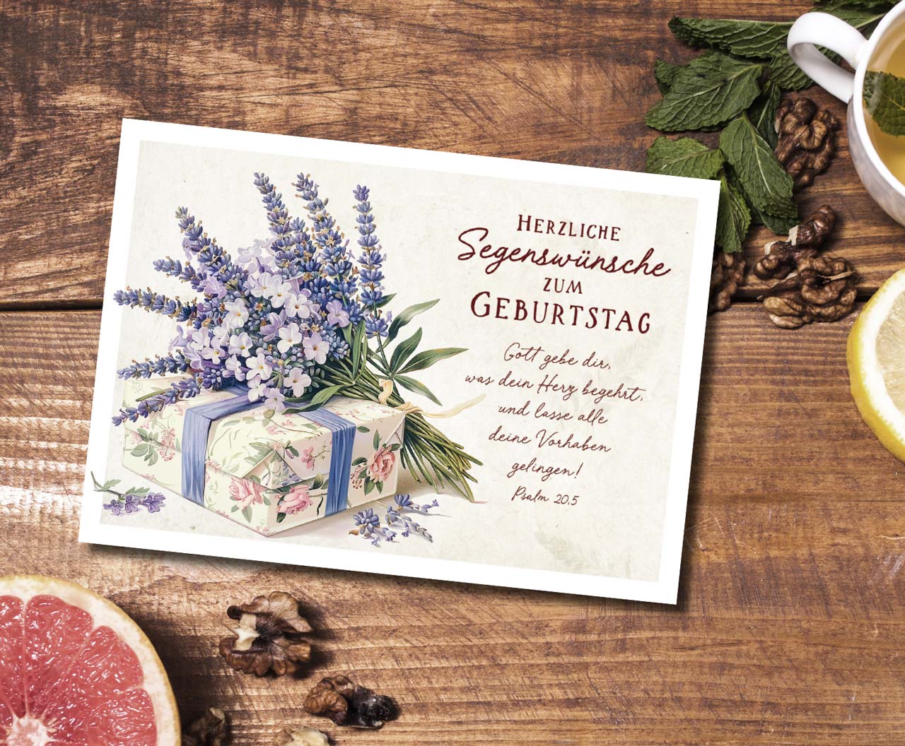 Postkarte Geschenk mit Lavendel -  Anlass: Geburtstag (14,8 x 10,5 cm)